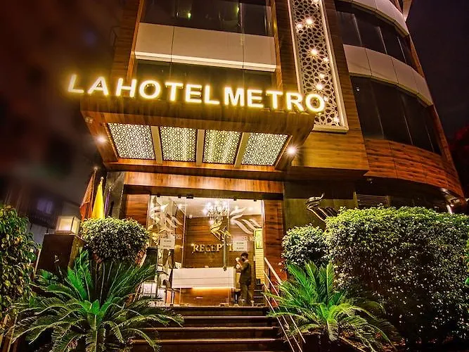 La Hotel Metro Near Bkc