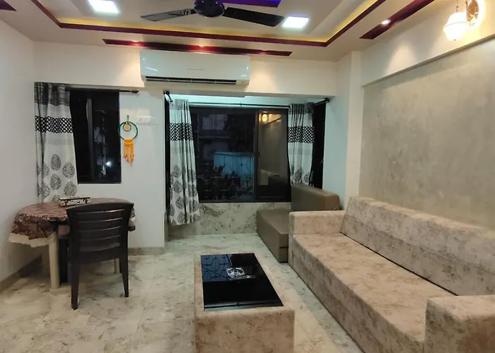 Cozy Furnished Apartment One Block From The Ocean