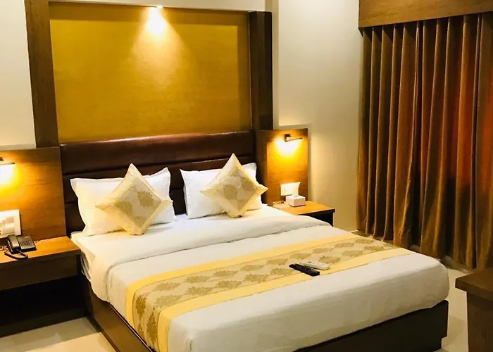 Hotel Crystal Luxury Inn- Bandra