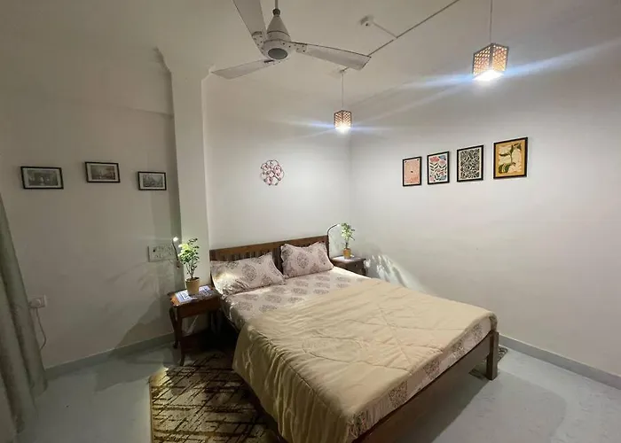 Bollywood Boulevard Independent Villa