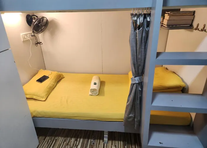 Sinhassan Dormitory Hostel Juhu