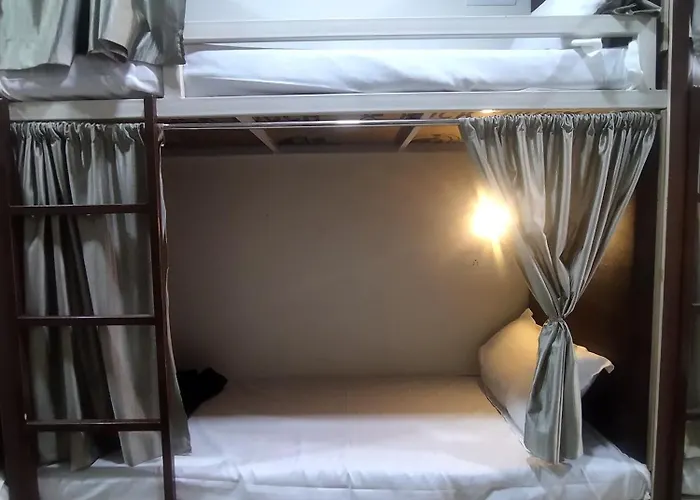 Afreen Hostel Mumbai Ac Dormitory