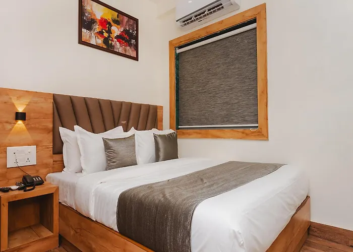 Fabhotel Airport Palace - Nr Mumbai International Airport