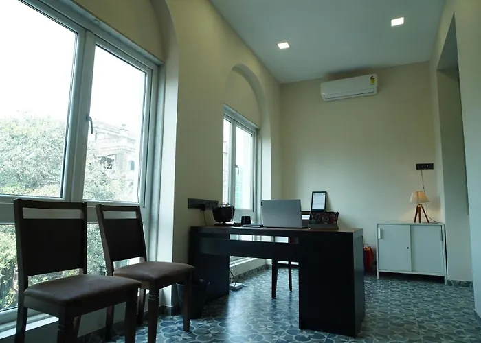 The Colaba Pod