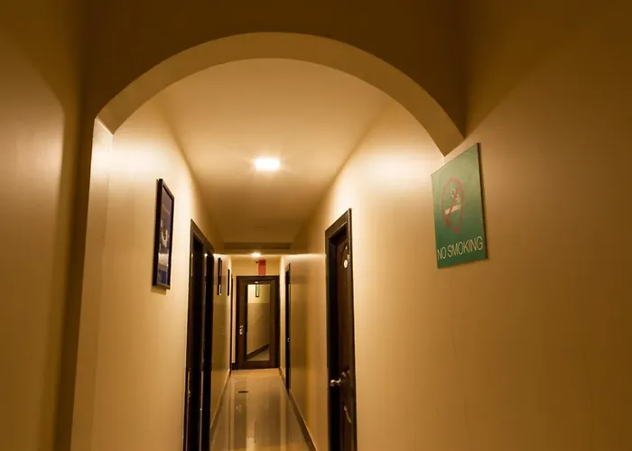Hotel O Royal Grand Near Chhatrapati Shivaji International Airport
