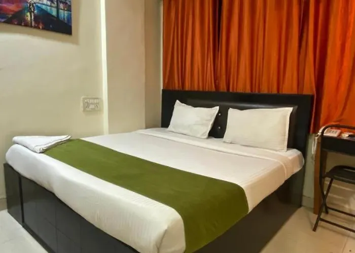 Deluxe Inn - Near Kokilaben Dhirubhai Ambani Hospital