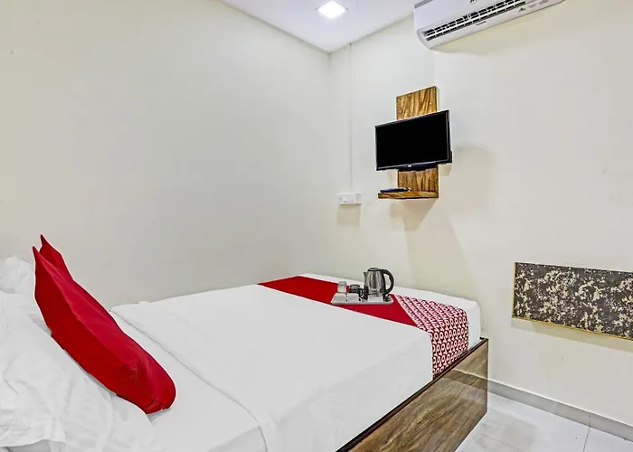 Hotel O S K Palace