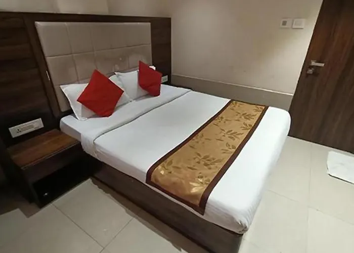 Fabhotel Regal Inn