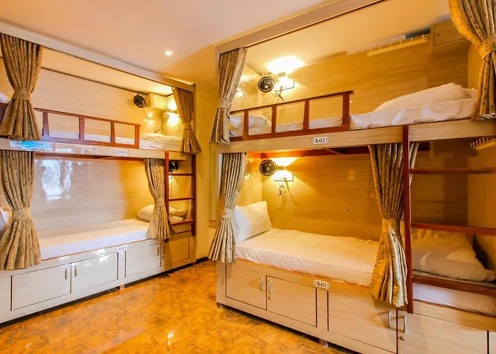 Hygeinic Airport Dormitory Near By Bom