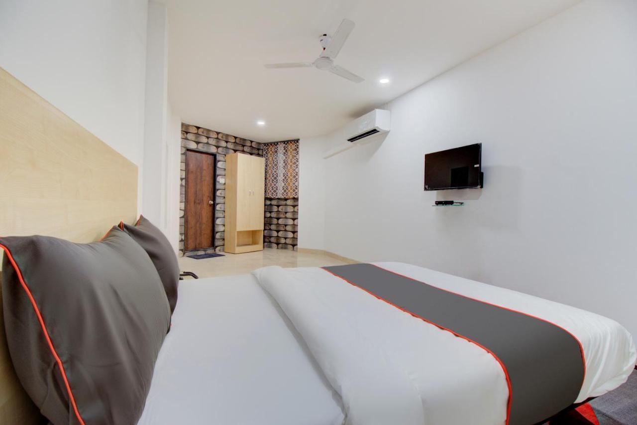 Vaccinated Staff - Collection O 50232 Ulife Hotel 4*