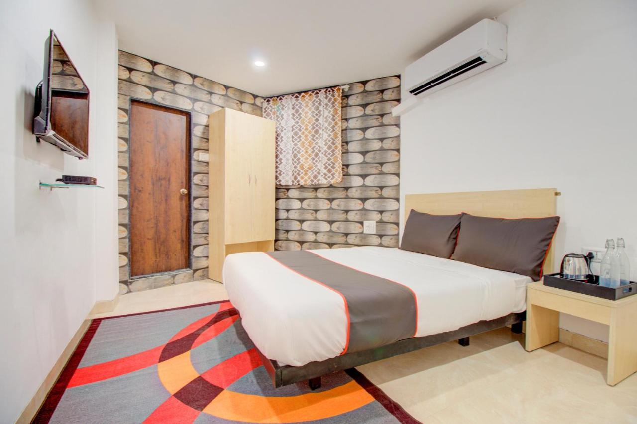 Vaccinated Staff - Collection O 50232 Ulife Hotel 4* Mumbai