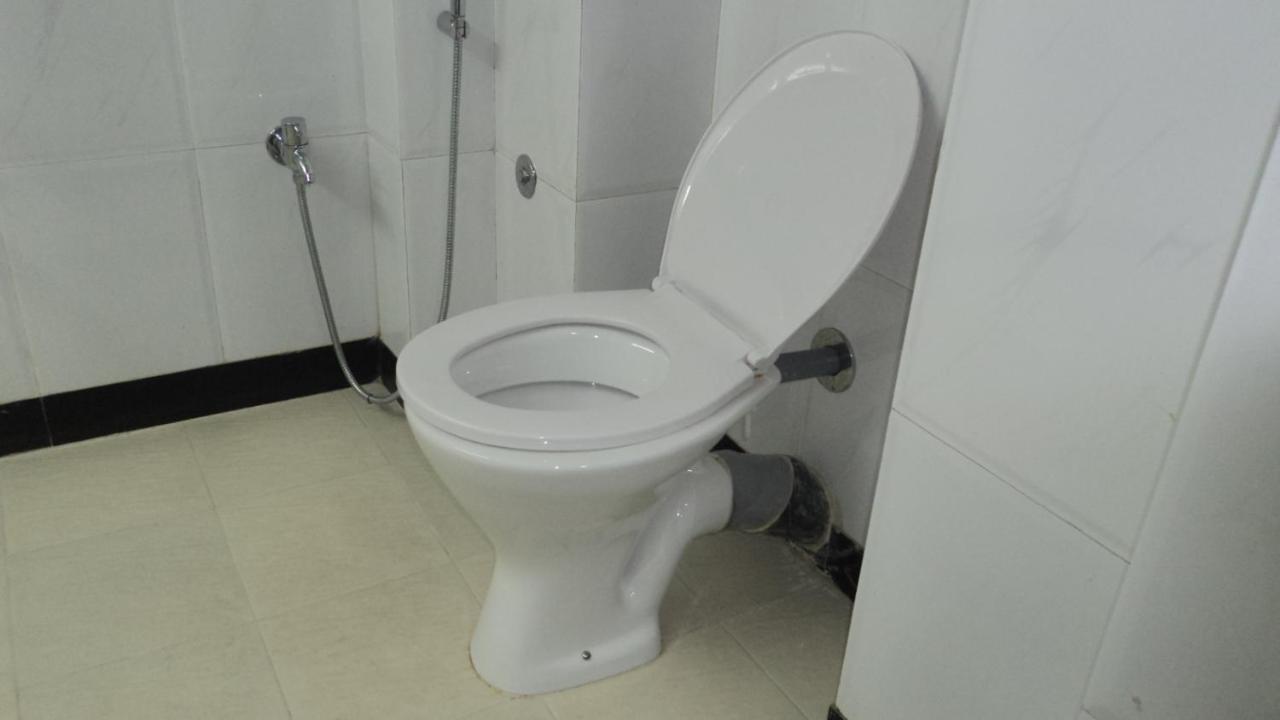 Celeste, Colaba 2*
