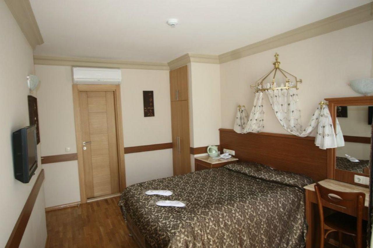 Peninsula Grand