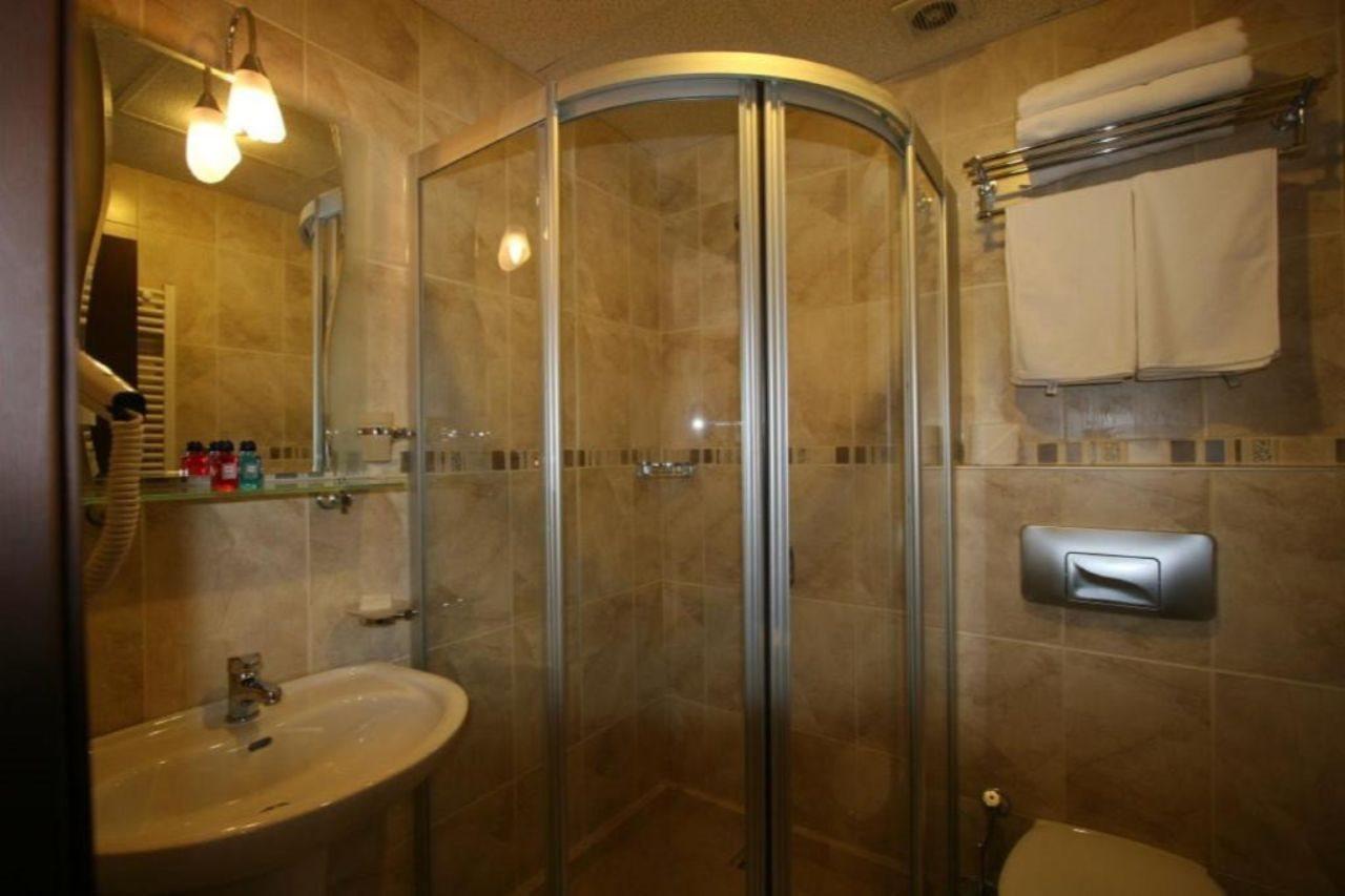 Hotel Peninsula Grand 4*