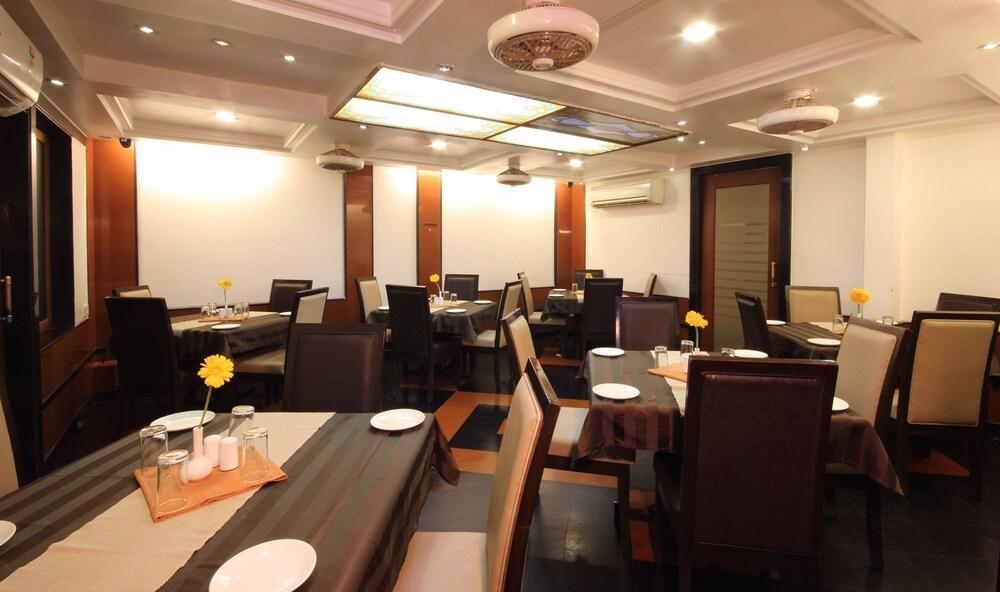 Supreme - Cuffe Parade Hotel 3*
