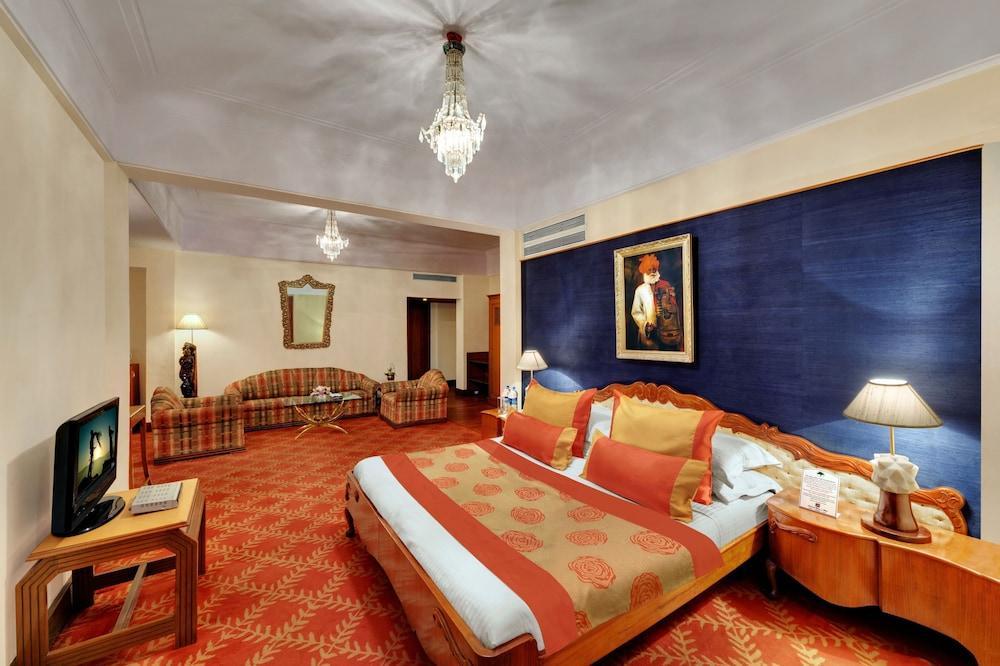 Hotel The Ambassador, Marine Drive, 4*