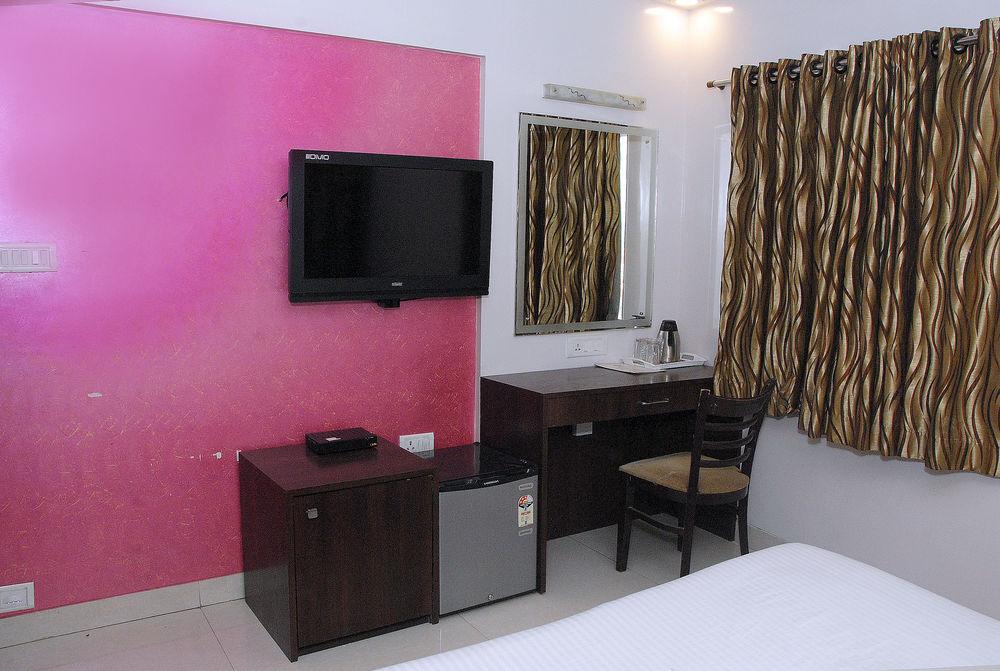 Kamran Residency-near Us Embassy 3*