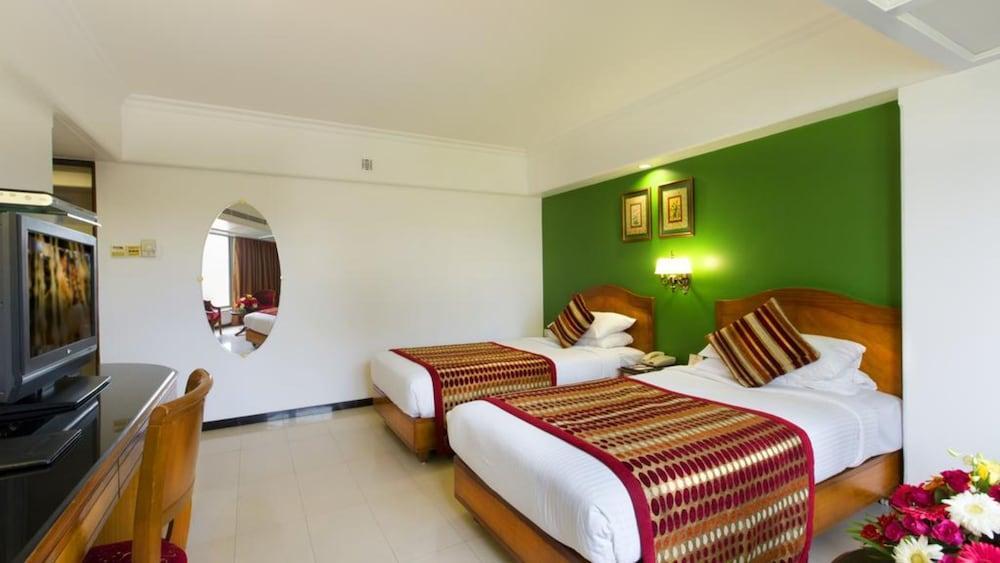 Hotel Ramee Guesline Hotel, Dadar
