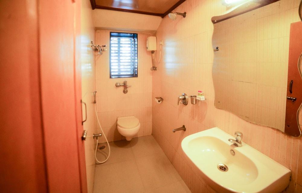 Lucky Bandra Hotel 3*