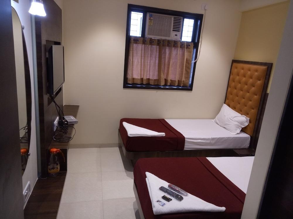 Hotel Oyo 76486 Silver Moon 2*