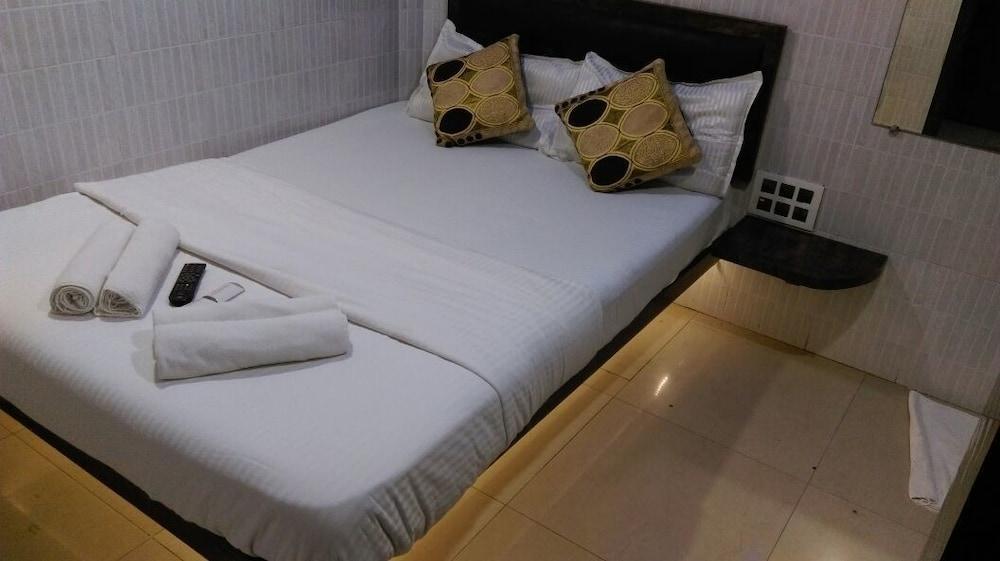 Hotel Paris Residency