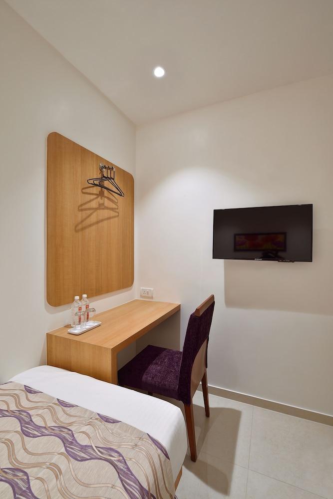 Leafio Hotel Mumbai