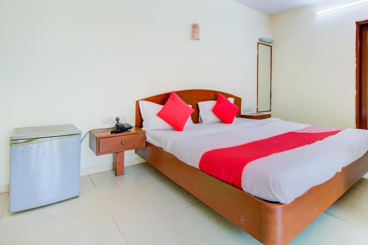 Oyo 66827 Island Club 3* Mumbai