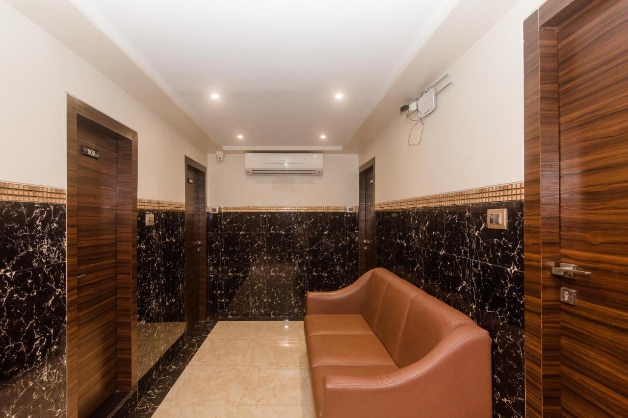 Hotel Vaccinated Staff - Oyo 22055 Dadar Residency 3*