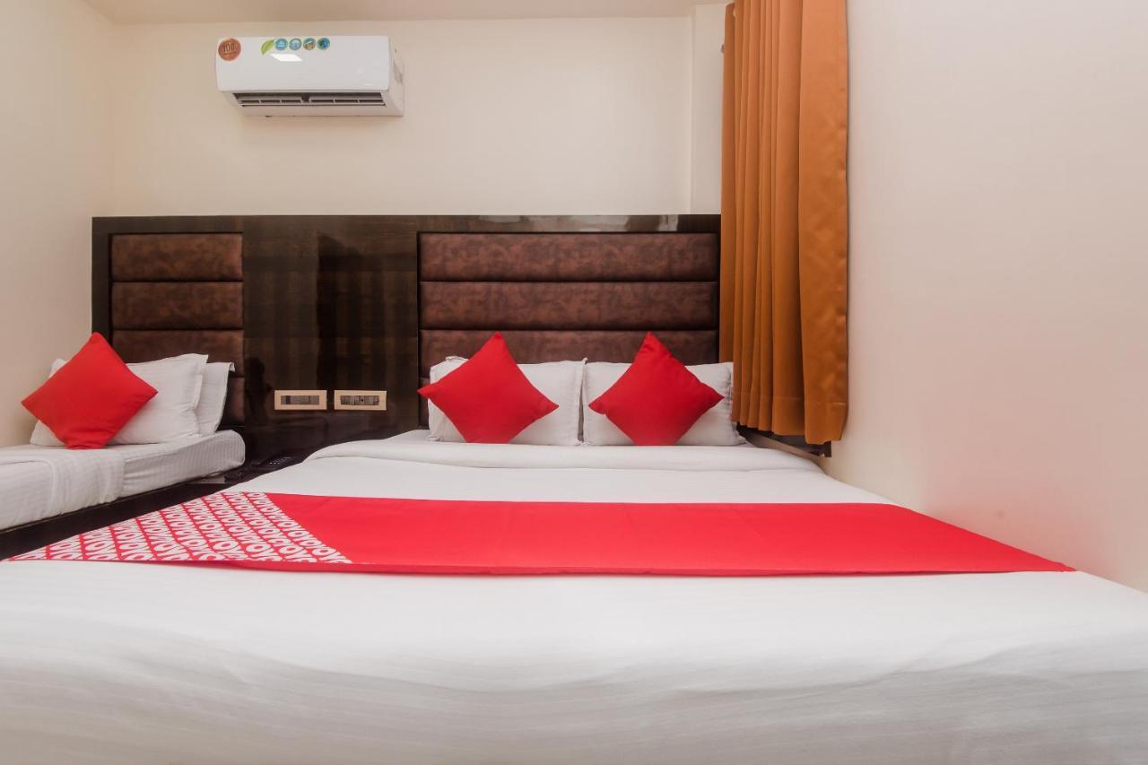 Hotel Vaccinated Staff - Oyo 22055 Dadar Residency 3*