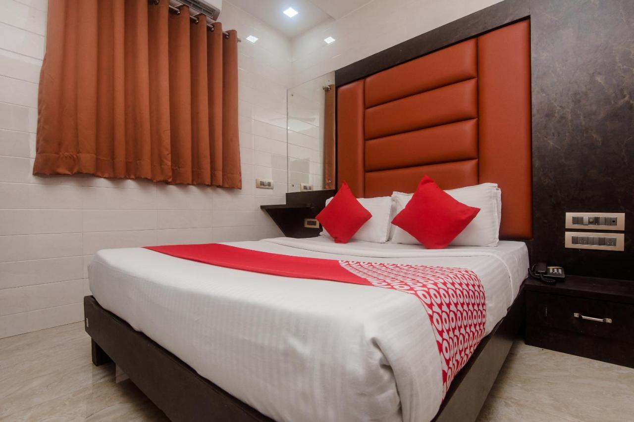 Hotel Vaccinated Staff - Oyo 22055 Dadar Residency 3*