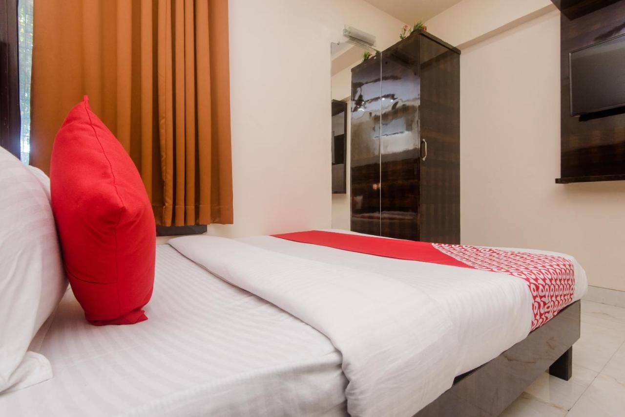 Vaccinated Staff - Oyo 22055 Dadar Residency 3* Mumbai