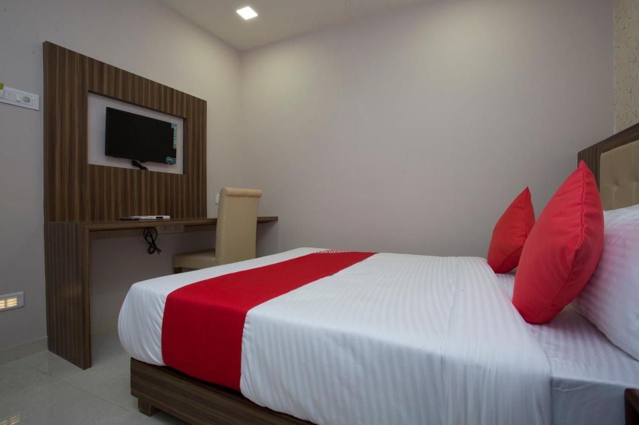 Oyo Blue Sapphire Residency Near Chhatrapati Shivaji International Airport Hotel