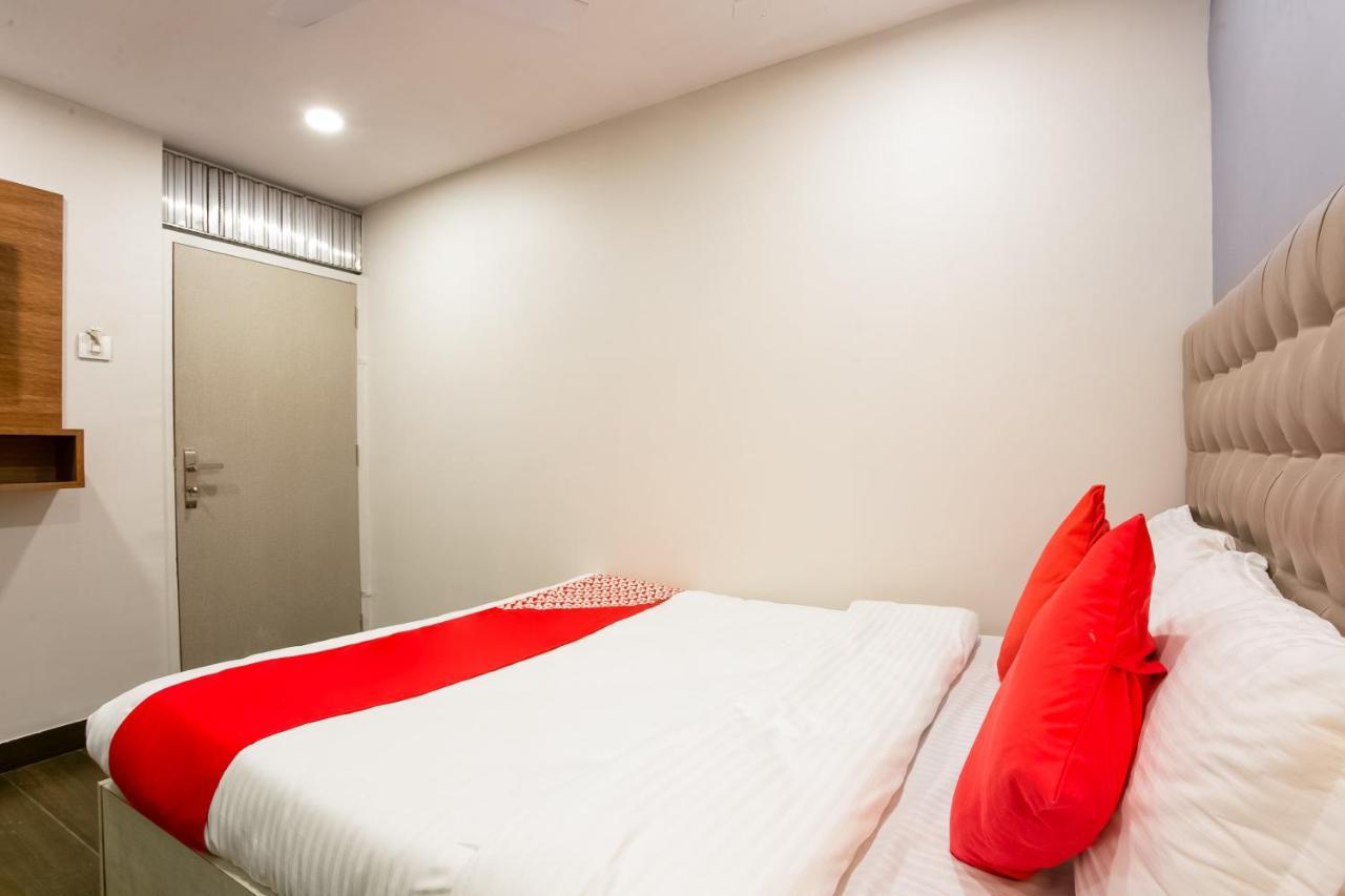Oyo 62882 Palace Hotel