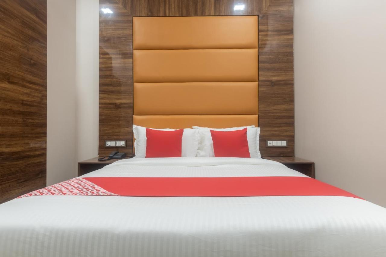Super Oyo Blue Executive Near Chhatrapati Shivaji International Airport Mumbai