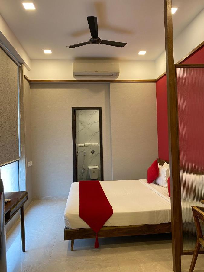 Theory9 Premium Service Khar *