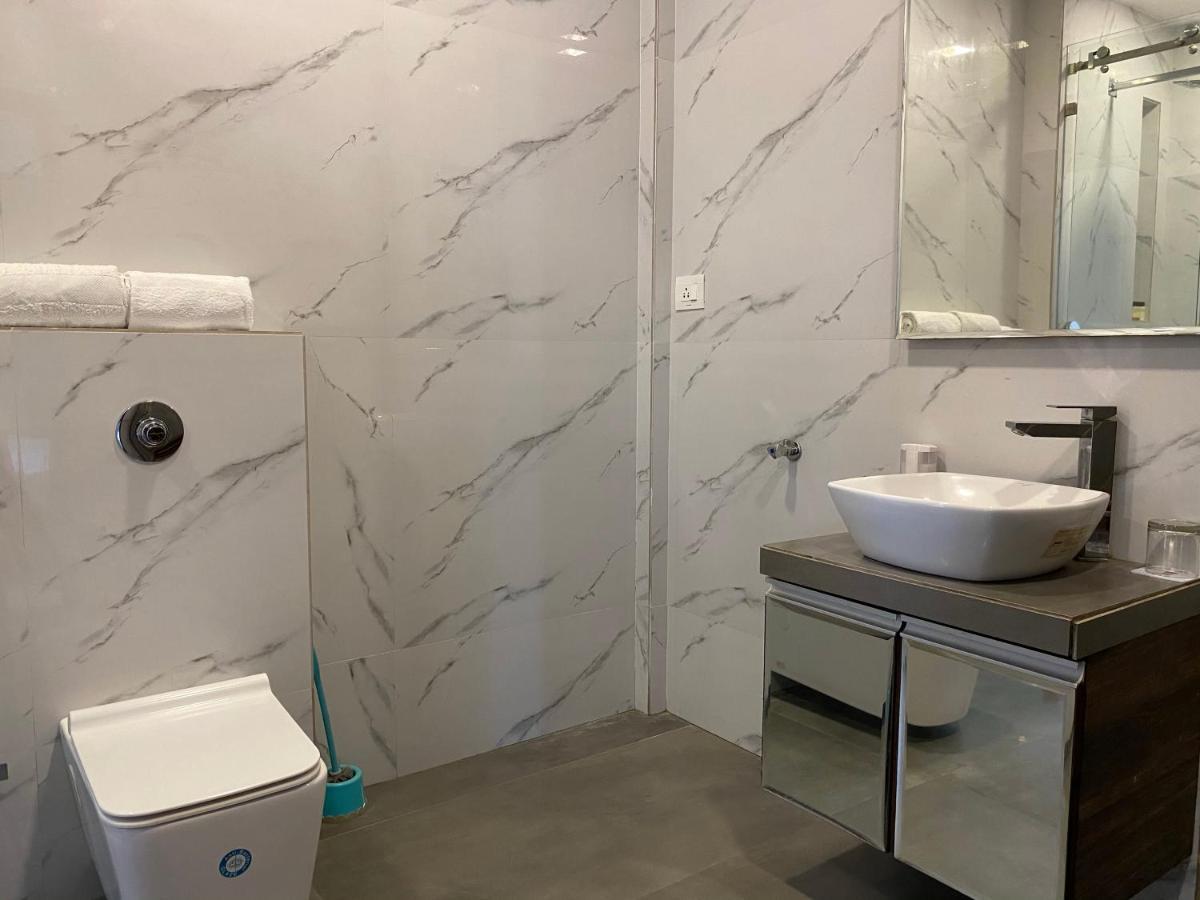 Apartment Theory9 Premium Service Khar Mumbai