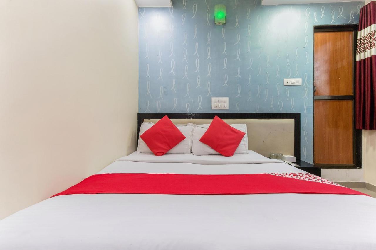 Vaccinated Staff- Oyo 1784 Ascot Hotel 3*