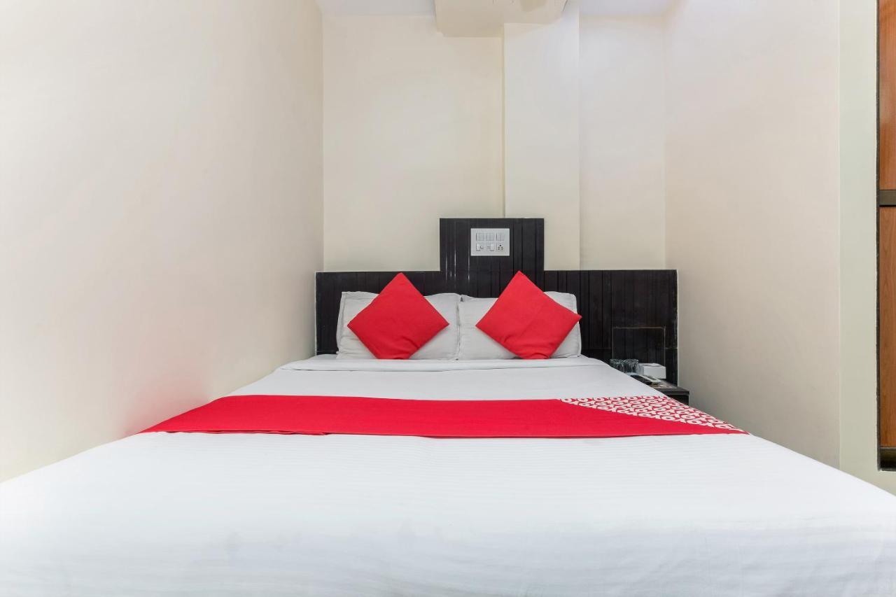 Hotel Vaccinated Staff- Oyo 1784 Ascot Mumbai