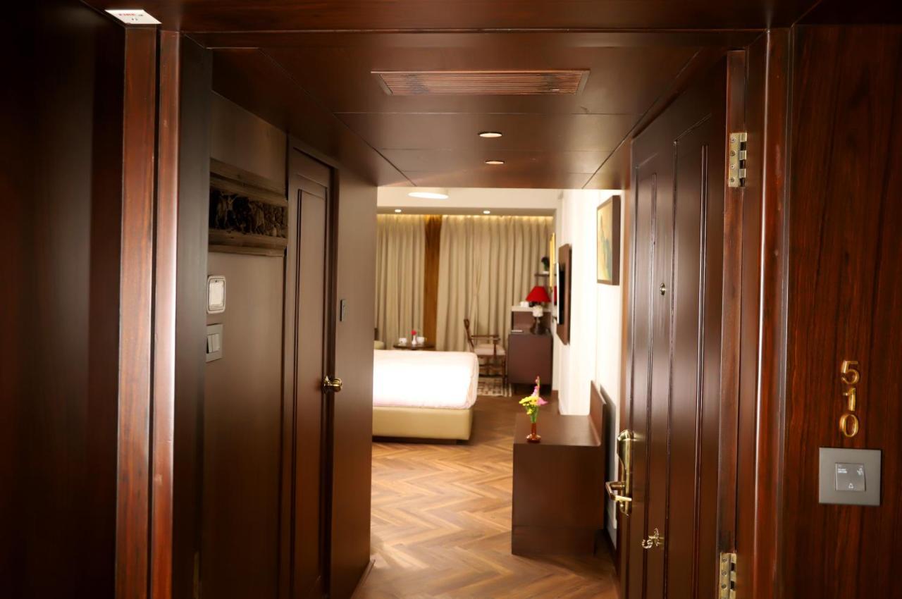 The Ambassador, Marine Drive,
