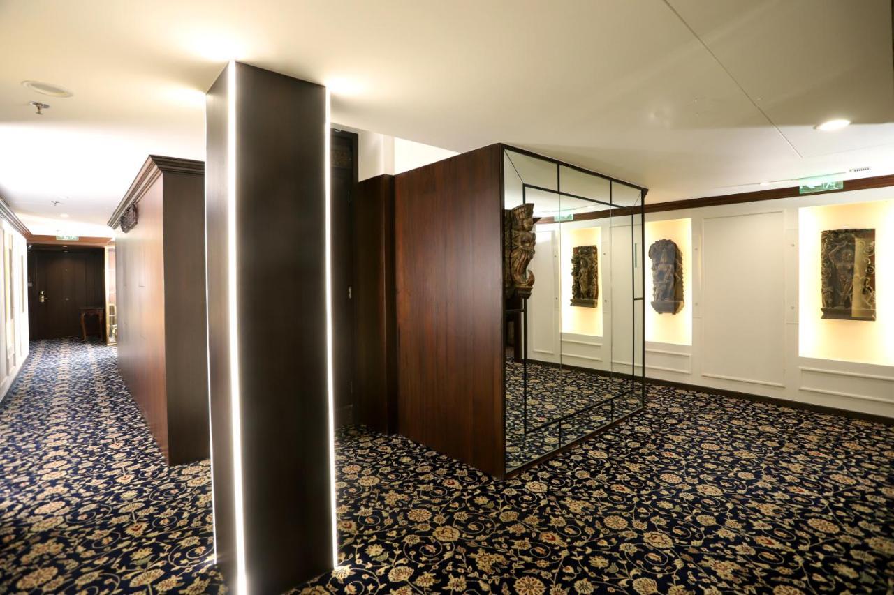 The Ambassador, Marine Drive, 4*