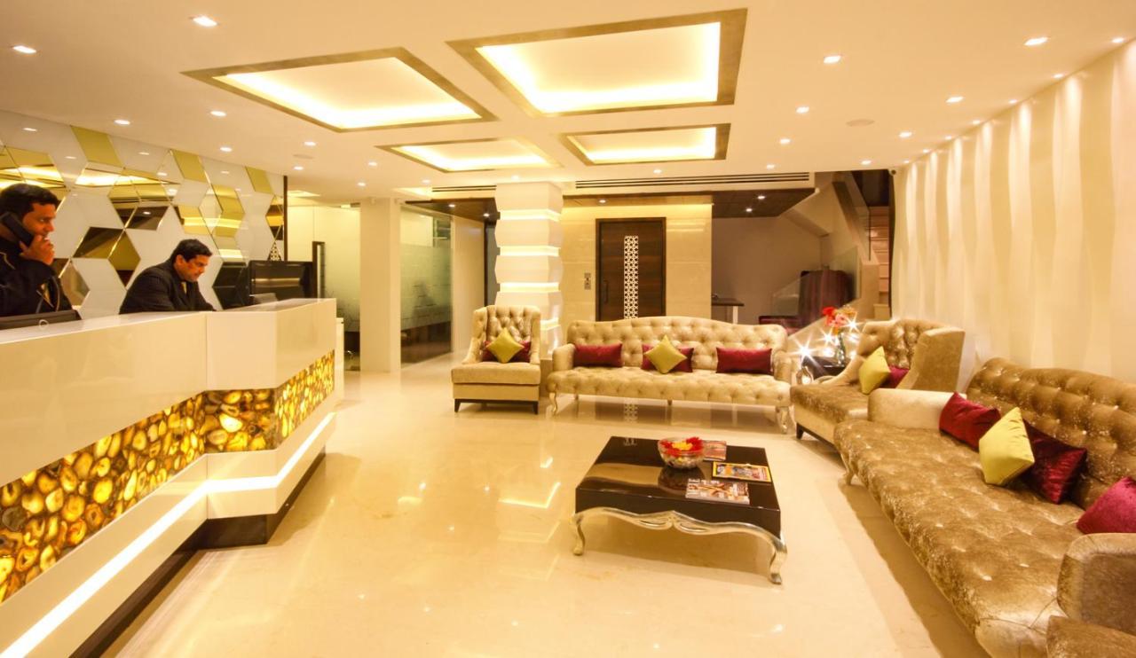 Supreme - Cuffe Parade 3*