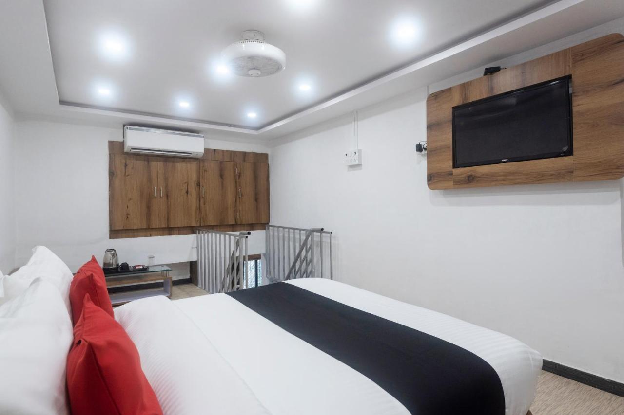 Capital O 68823 Baba's Residency Hotel