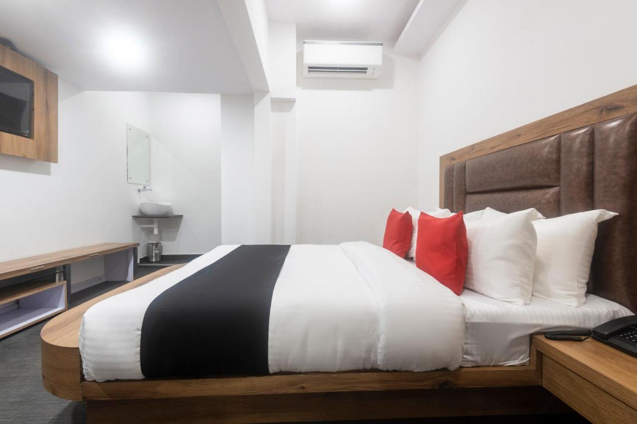Capital O 68823 Baba's Residency Hotel 3*