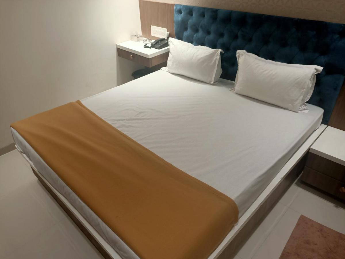 Elegance Hotel