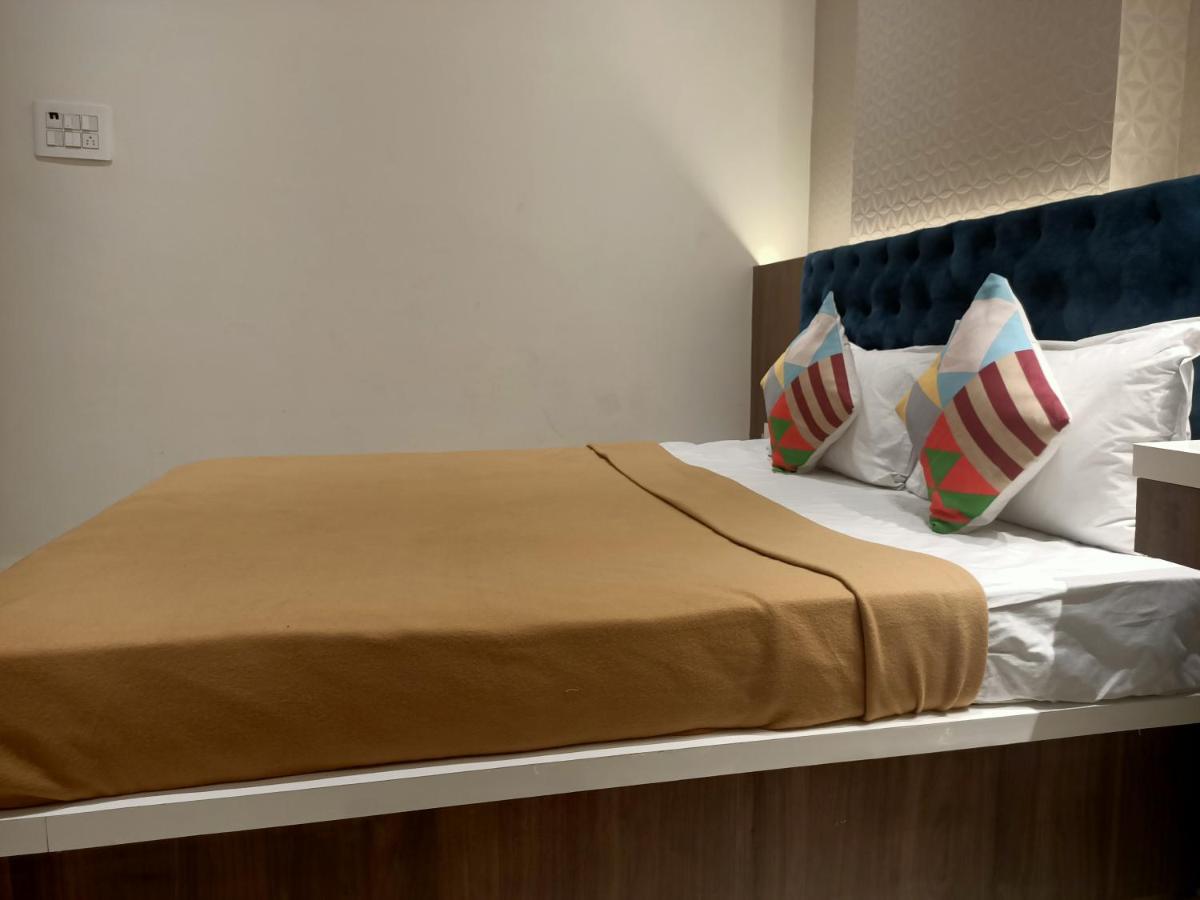 Elegance Hotel