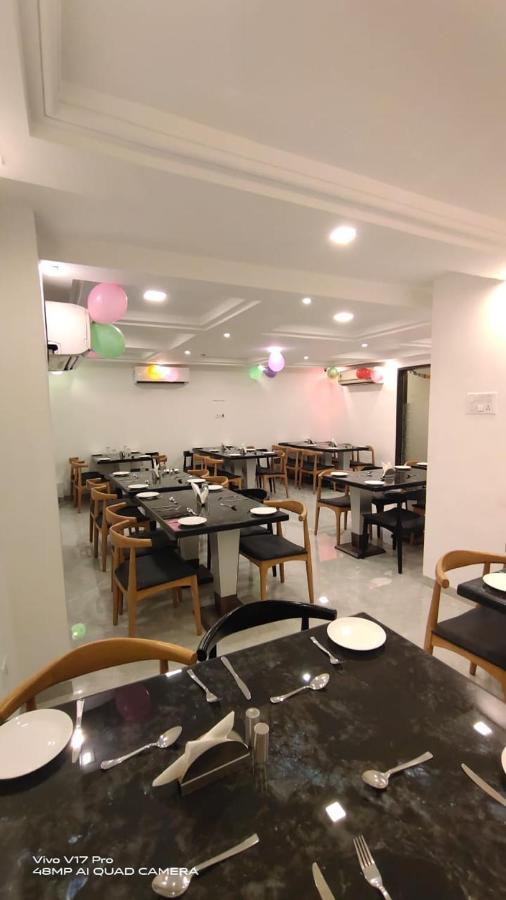Supreme - Cuffe Parade 3*