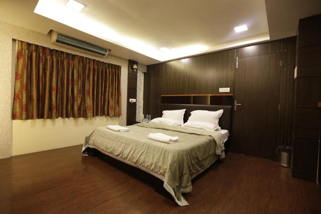Metro Palace Bandra