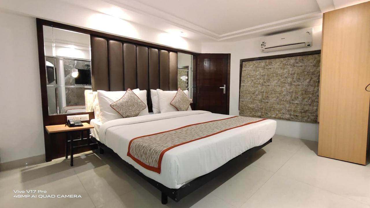 Supreme - Cuffe Parade Hotel