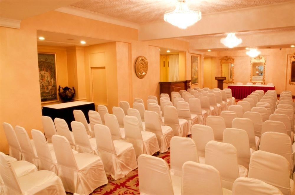 The Ambassador, Marine Drive, 4*