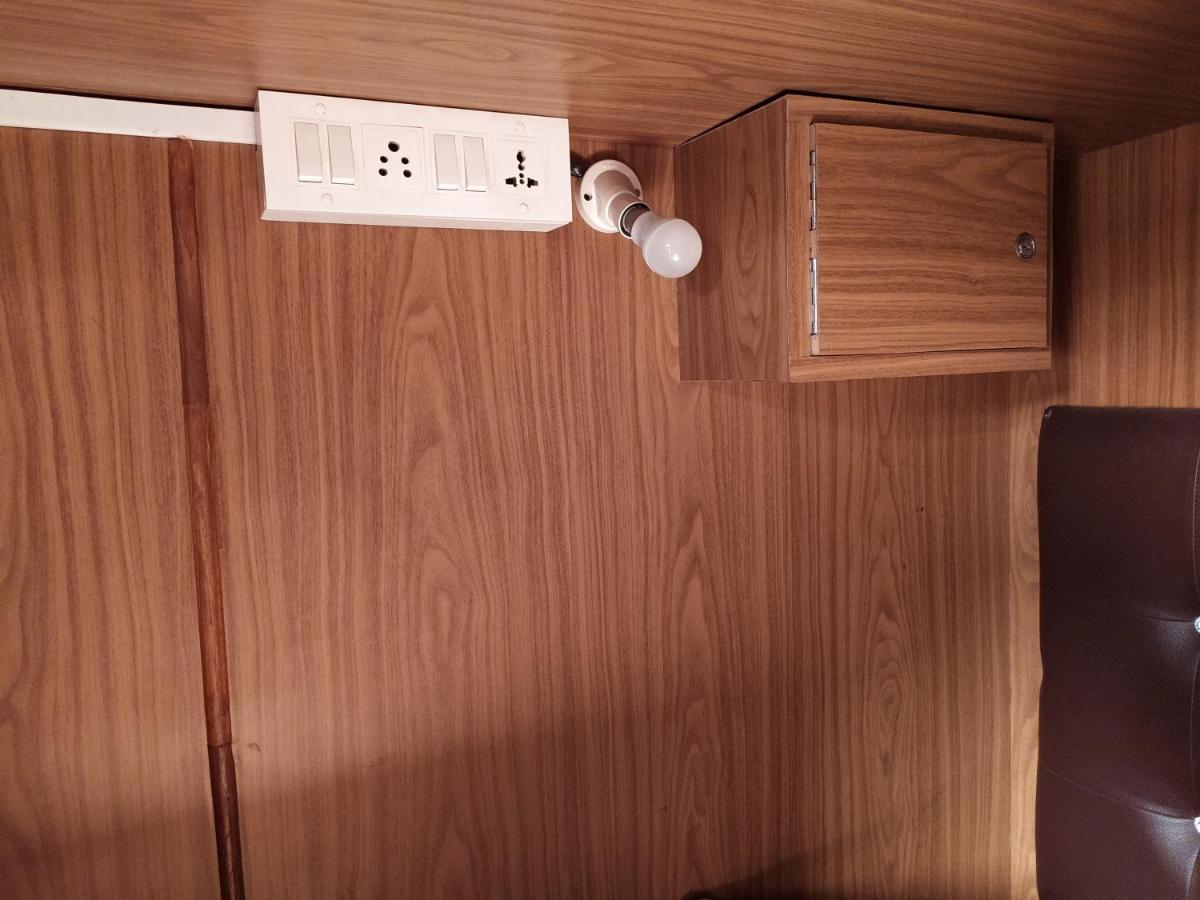 Super Ac Deluxe Hostel